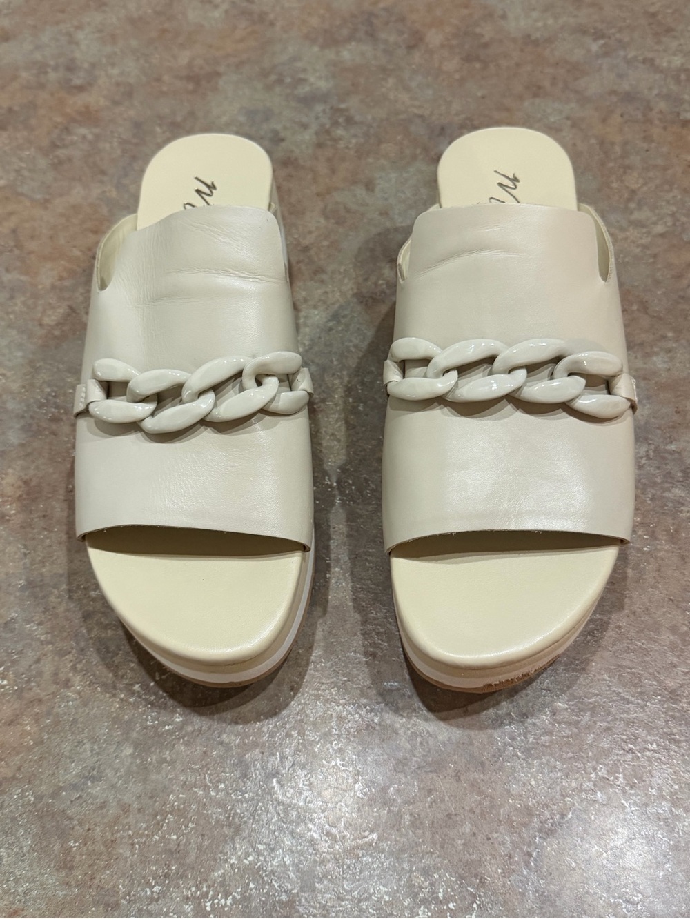 Matisse Jada platform wedge. Has scuff on the  toe of the left shoe. Size 10